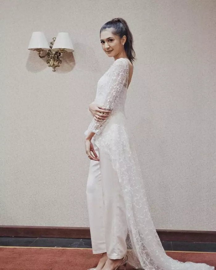 gaya mikha tambayong saat kondangan © instagram gaya mikha tambayong saat kondangan © instagram