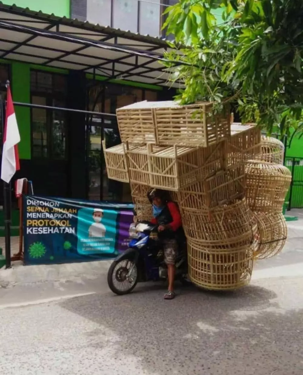 bawaan driver ojek online besar banget © Instagram bawaan driver ojek online besar banget © Instagram