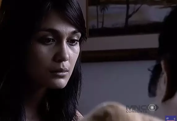 Potret lawas Luna Maya di sinetron dan film Berbagai sumber  Potret lawas Luna Maya di sinetron dan film Berbagai sumber