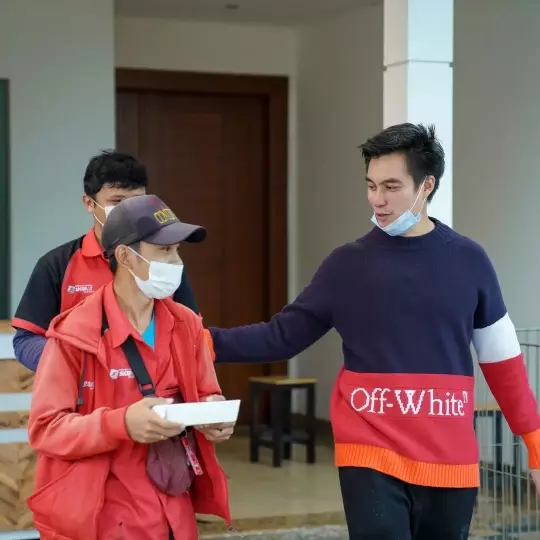 Baim Wong buka rumah makan gratis © 2022 berbagai sumber Baim Wong buka rumah makan gratis © 2022 berbagai sumber
