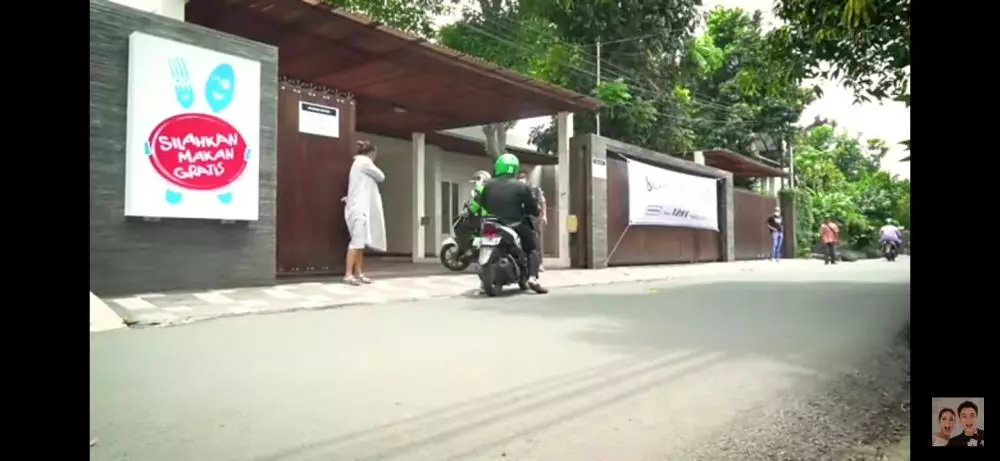 Baim Wong buka rumah makan gratis © 2022 berbagai sumber Baim Wong buka rumah makan gratis © 2022 berbagai sumber