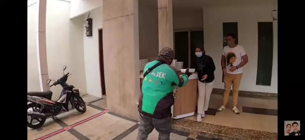 Baim Wong buka rumah makan gratis © 2022 berbagai sumber Baim Wong buka rumah makan gratis © 2022 berbagai sumber