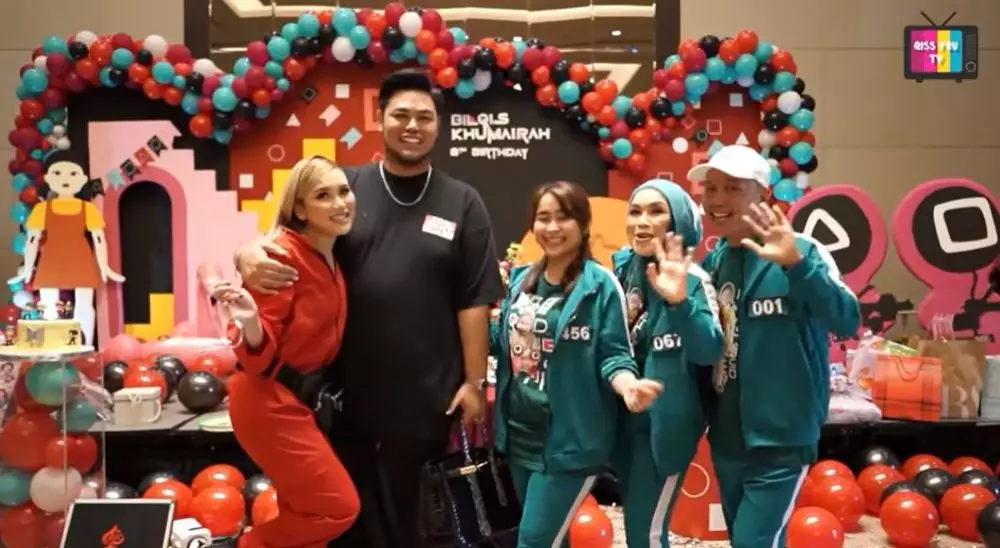 Ivan Gunawan dan keluarga Ayu Ting Ting Berbagai sumber Ivan Gunawan dan keluarga Ayu Ting Ting Berbagai sumber