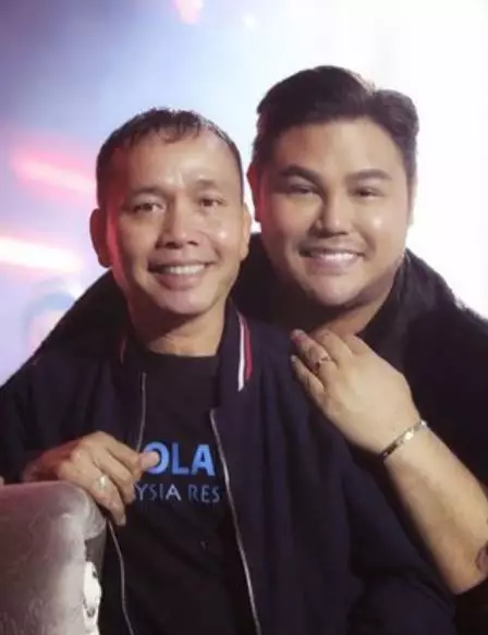 Ivan Gunawan dan keluarga Ayu Ting Ting Berbagai sumber Ivan Gunawan dan keluarga Ayu Ting Ting Berbagai sumber