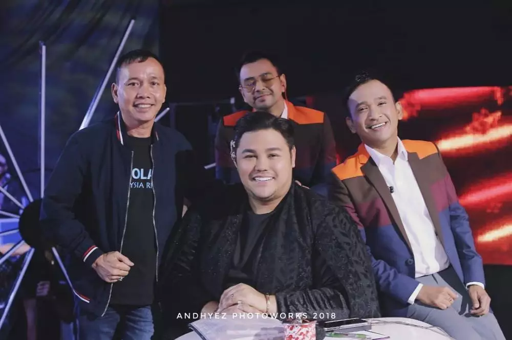 Ivan Gunawan dan keluarga Ayu Ting Ting Berbagai sumber Ivan Gunawan dan keluarga Ayu Ting Ting Berbagai sumber