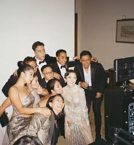 Momen di balik penampilan groomsmen & groms angel Pernikahan Vidi Aldiano Berbagai sumber 