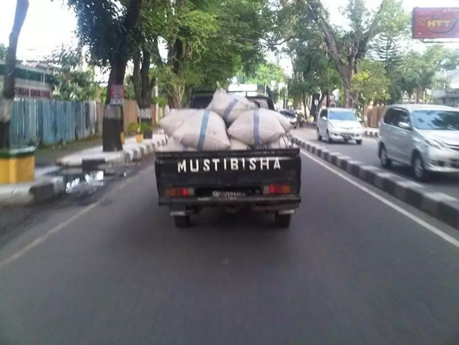 pelesetan lucu merek mobil © berbagai sumber