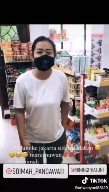 Soimah belanja ke warung © TikTok