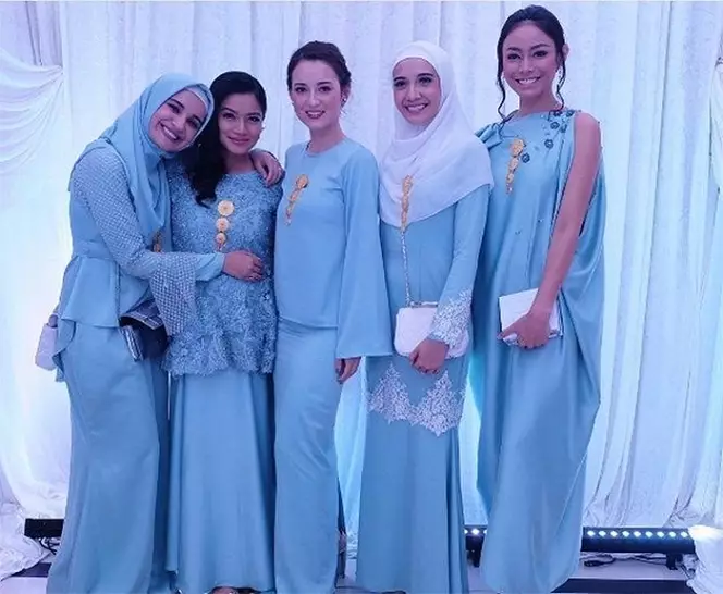 Gaya seleb jadi bridesmaid saat hamil © berbagai sumber Gaya seleb jadi bridesmaid saat hamil © berbagai sumber