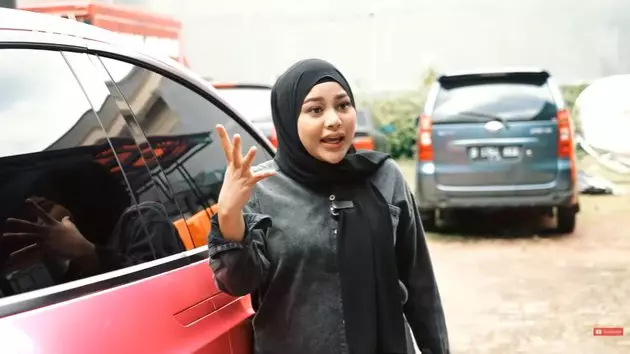 Atta beri mobil Tesla untuk baby A © berbagai sumber