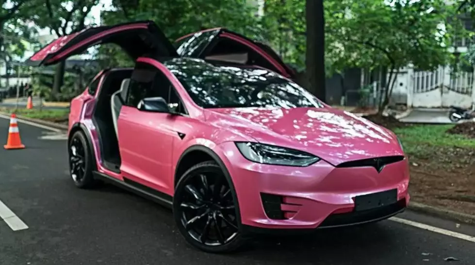 Atta beri mobil Tesla untuk baby A © berbagai sumber
