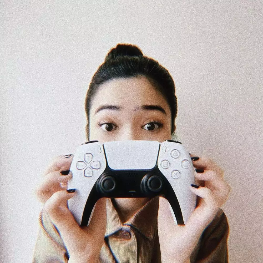 5 Cara cepat hilangkan rasa suntuk kerja ala Isyana & Nicholas Saputra © 5 Cara cepat hilangkan rasa suntuk kerja ala Isyana & Nicholas Saputra ©