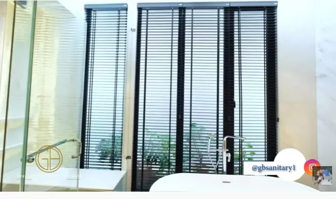 potret kamar mandi mewah di rumah Titi Kamal © YouTube