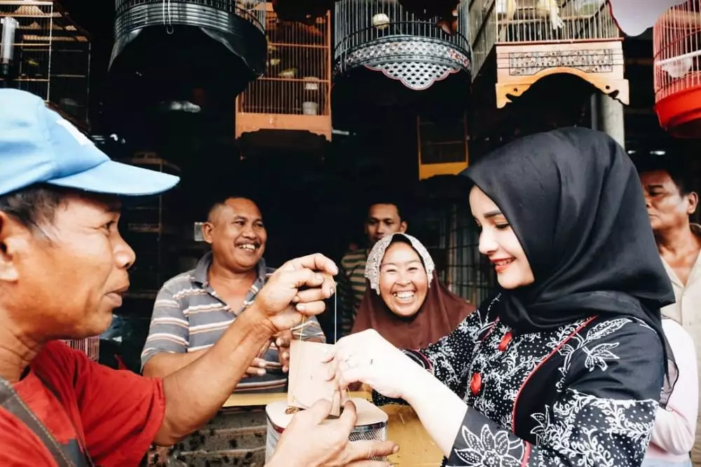 gaya istri pejabat belanja di pasar © instagram