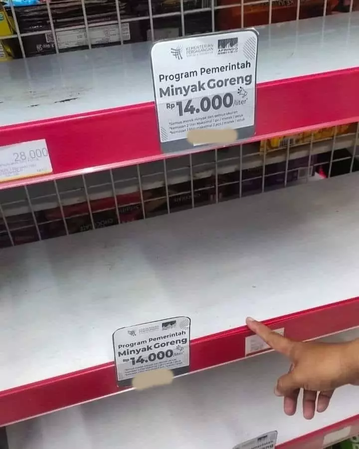 momen berburu minyak goreng © Twitter