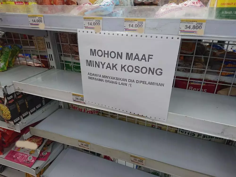 momen berburu minyak goreng © Twitter