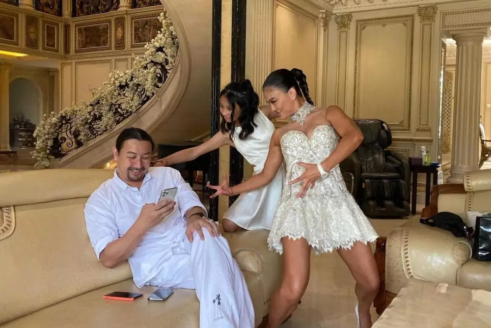 potret kompak Agnez Mo bareng kakak Instagram