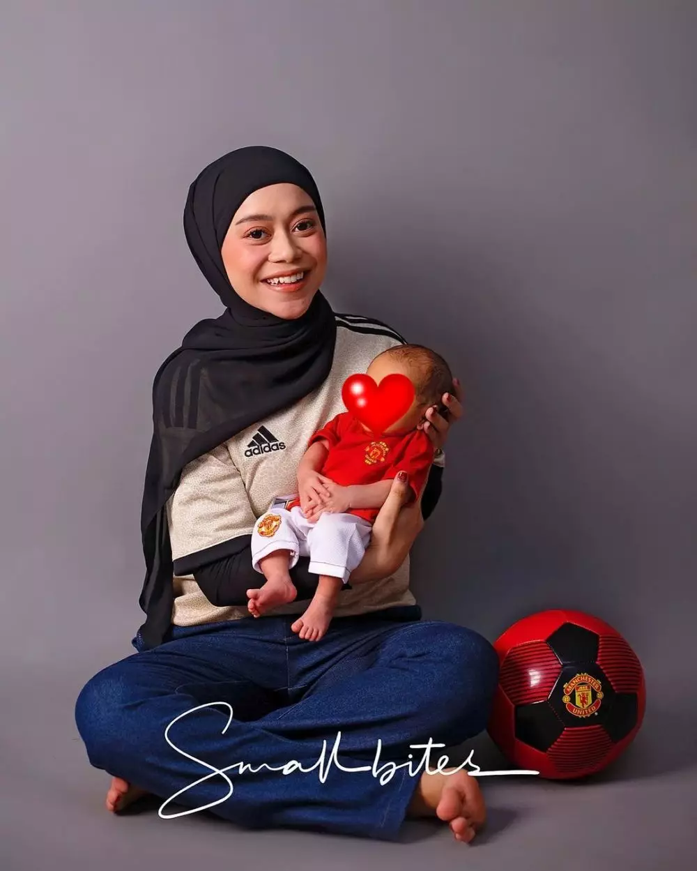 Lesty Kejora momong anak Berbagai sumber