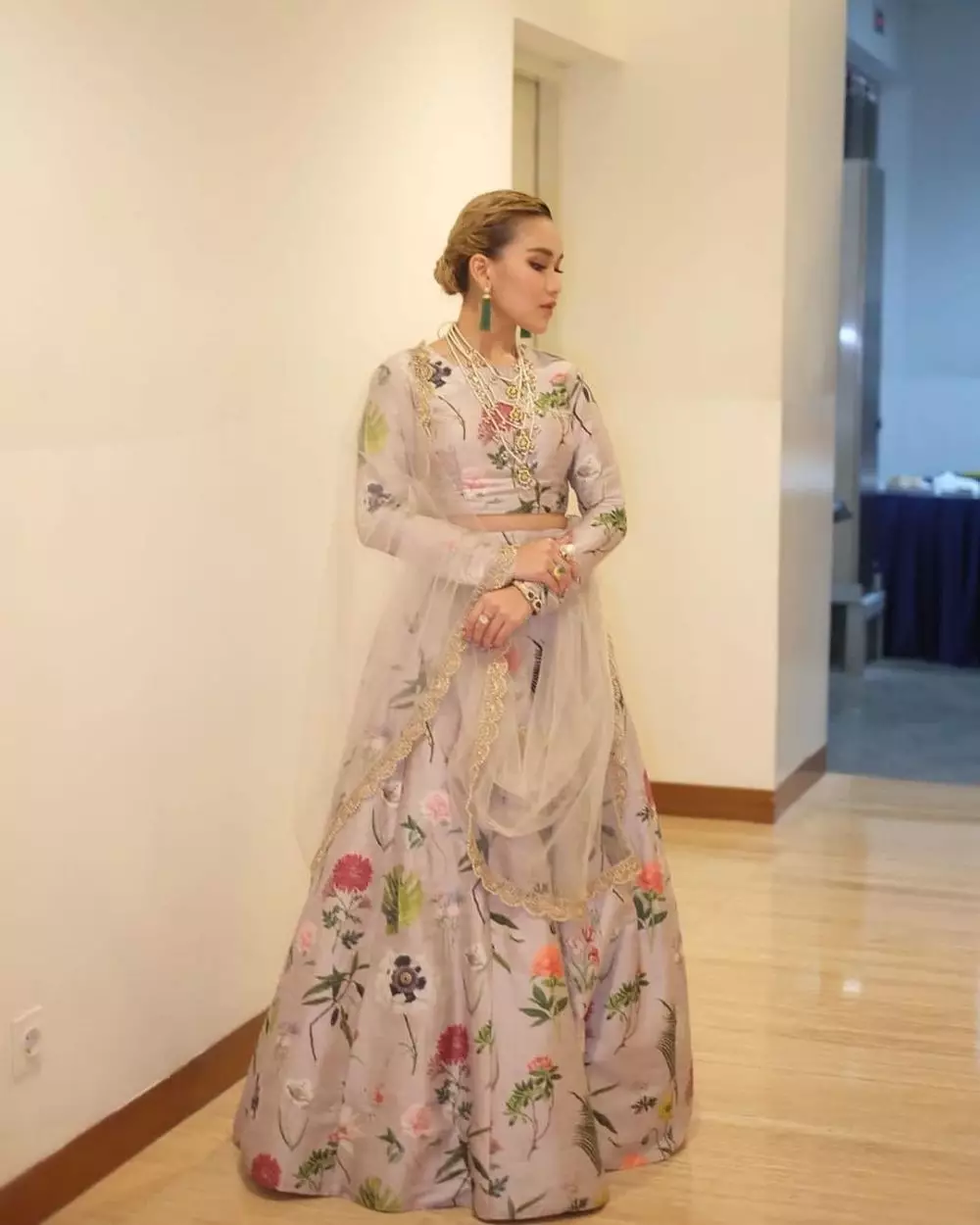 Pesona Ayu Ting Ting pakai baju India © Instagram