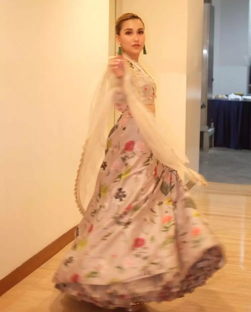 Pesona Ayu Ting Ting pakai baju India © Instagram