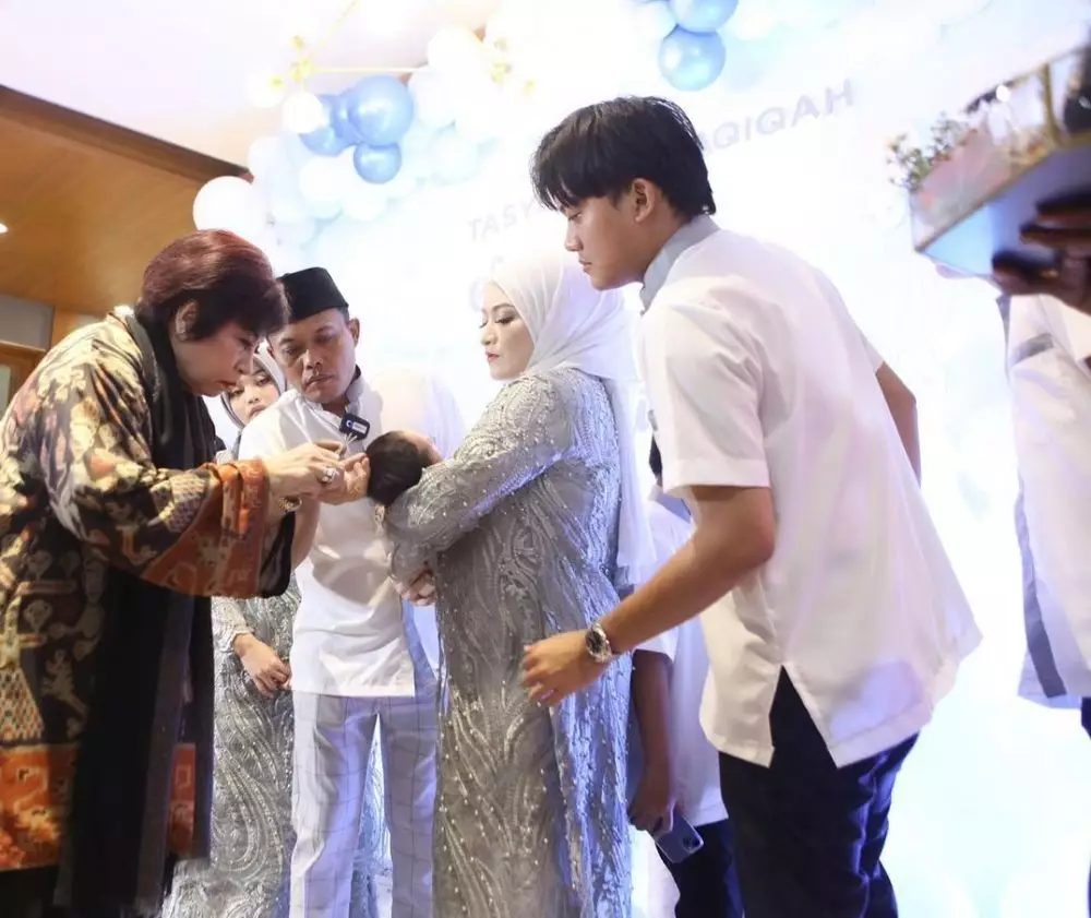 akikah baby Adzam anak Sule © 2022 berbagai sumber akikah baby Adzam anak Sule © 2022 berbagai sumber