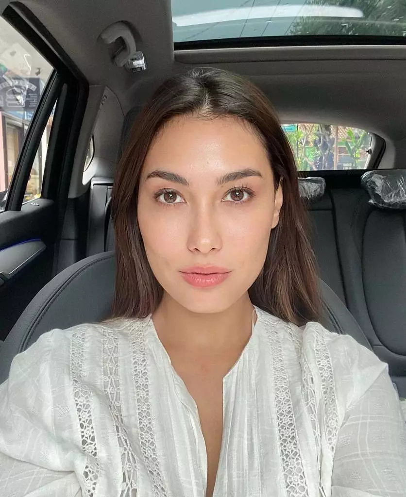 Nama asli dan nama panggung pemain layangan putus © Nama asli dan nama panggung pemain layangan putus ©