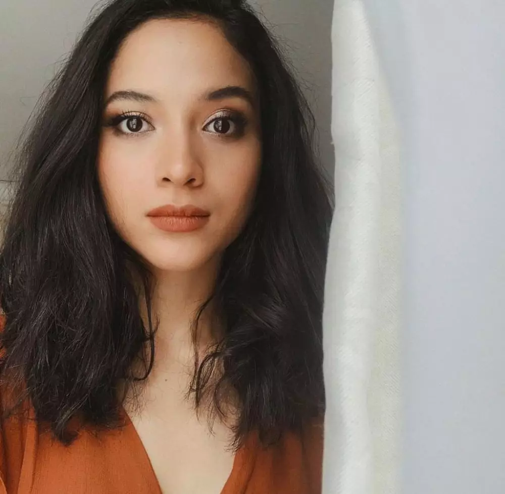 Nama asli dan nama panggung pemain layangan putus © Nama asli dan nama panggung pemain layangan putus ©