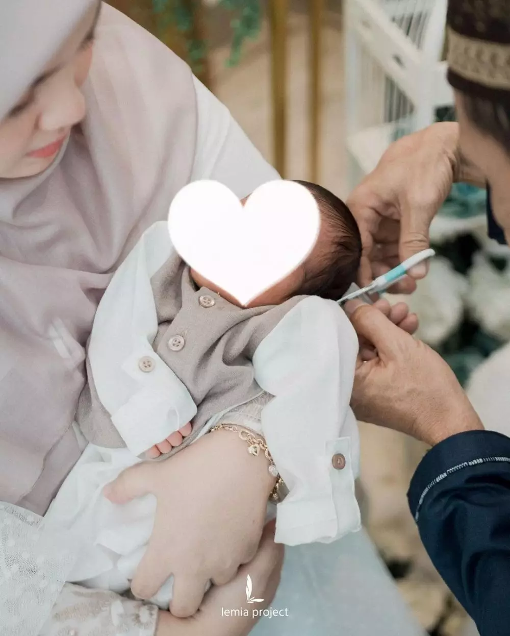 Ratu Annisa akikah anak ke-4 © 2022 berbagai sumber Ratu Annisa akikah anak ke-4 © 2022 berbagai sumber