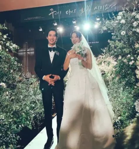 momen pernikahan park shin-hye dan choi tae-joon © berbagai sumber