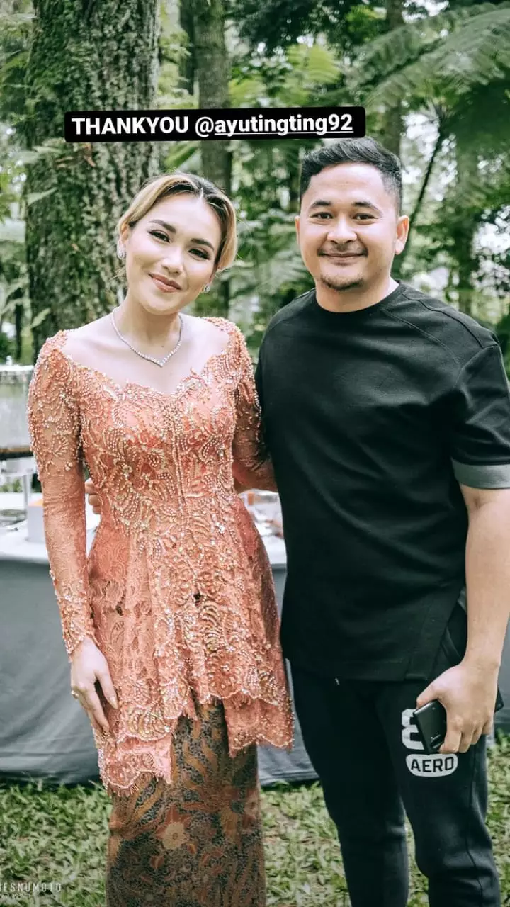 pesona ayu ting ting di lamaran adik © instagram