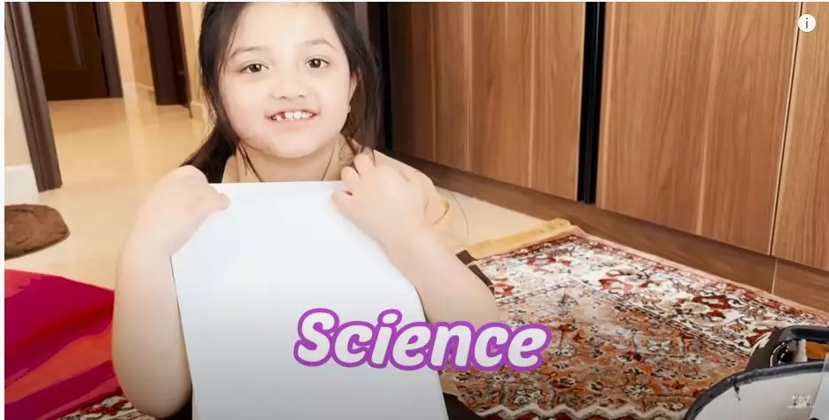 Momen Arsy terima rapor  © 2022 YouTube