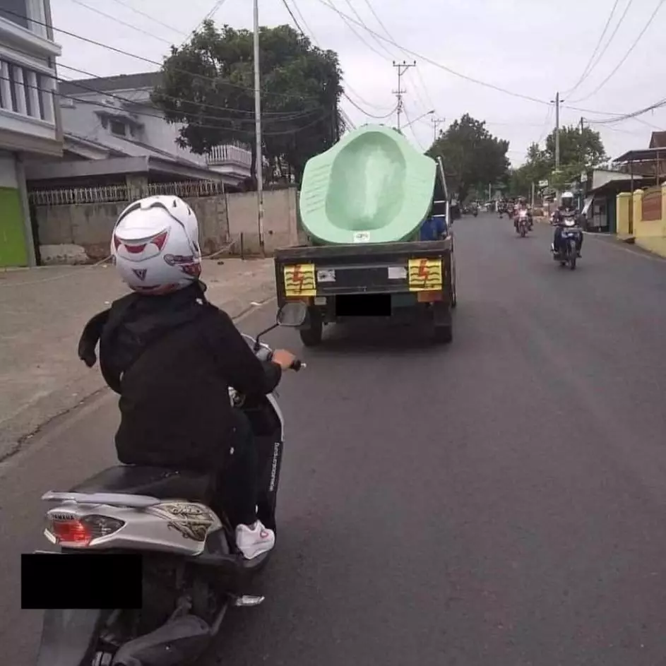 penampakan lucu perabot ukuran jumbo © berbagai sumber