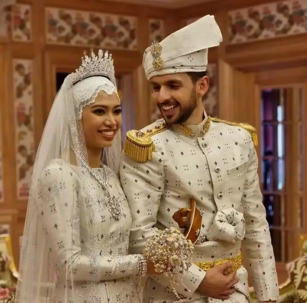 pernikahan putri Brunei Berbagai sumber