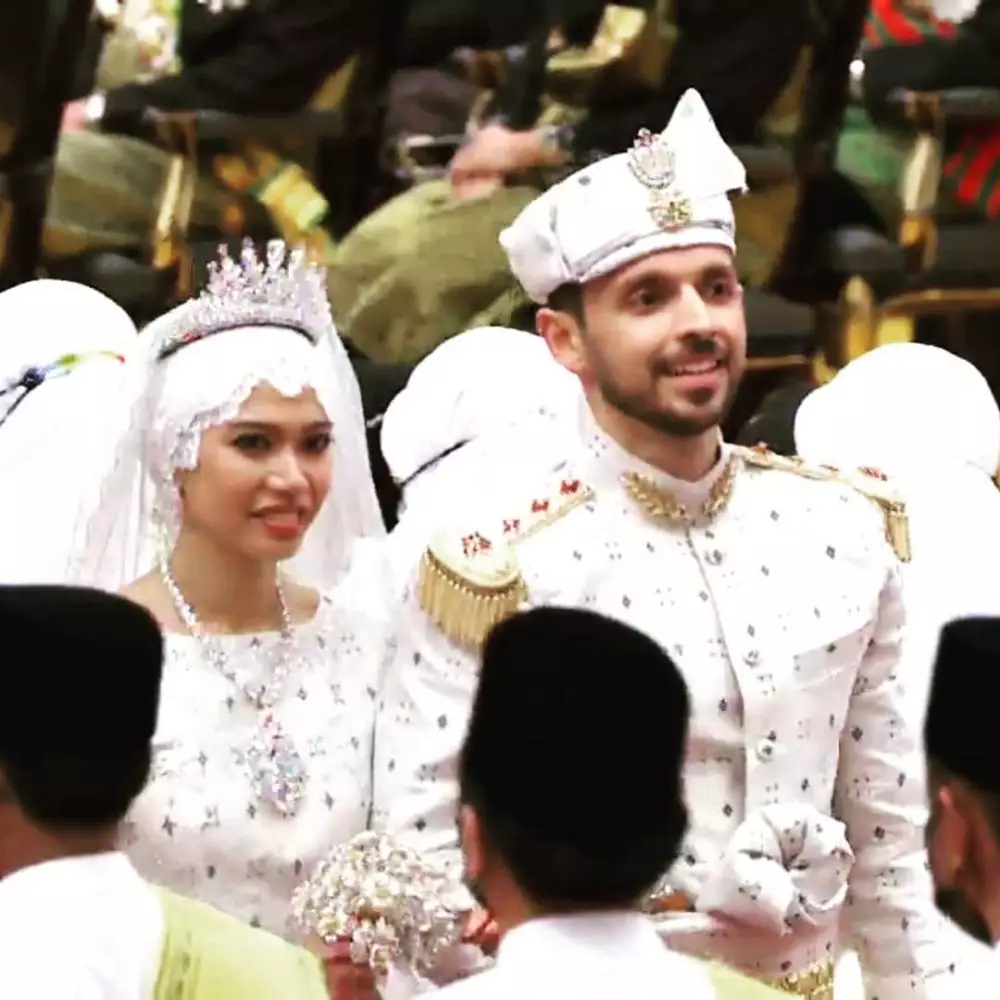 pernikahan putri Brunei Berbagai sumber