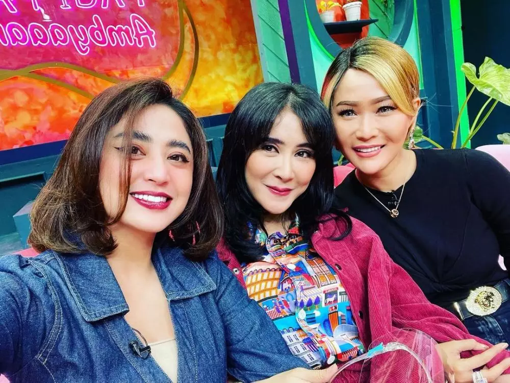 reuni Inul Daratista, Uut Permatasari, Dewi Perssik  Berbagai sumber reuni Inul Daratista, Uut Permatasari, Dewi Perssik  Berbagai sumber