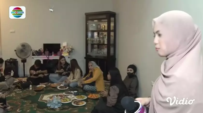 Penampakan rumah baru Putri DA di Bekasi © YouTube Penampakan rumah baru Putri DA di Bekasi © YouTube