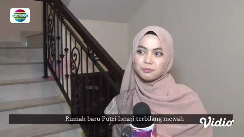 Penampakan rumah baru Putri DA di Bekasi © YouTube Penampakan rumah baru Putri DA di Bekasi © YouTube