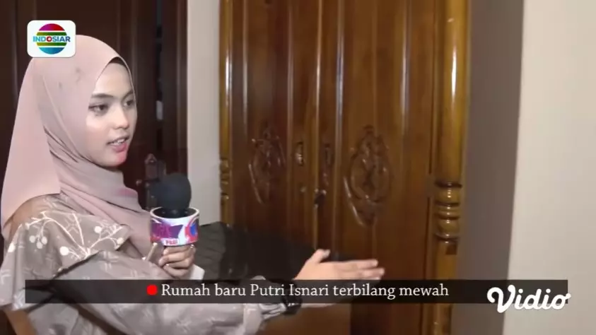 Penampakan rumah baru Putri DA di Bekasi © YouTube Penampakan rumah baru Putri DA di Bekasi © YouTube