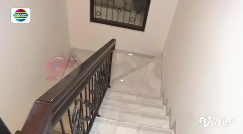 Penampakan rumah baru Putri DA di Bekasi © YouTube Penampakan rumah baru Putri DA di Bekasi © YouTube