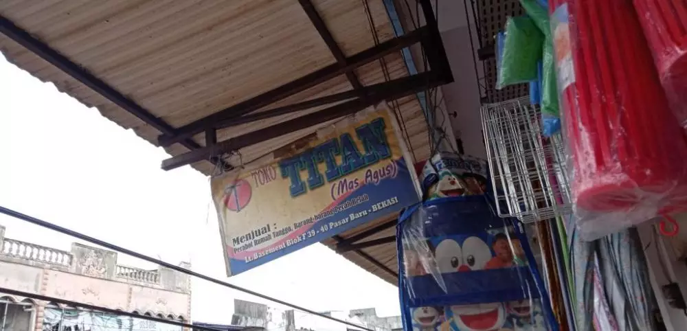 nama toko malah lucu bikin heran © Twitter