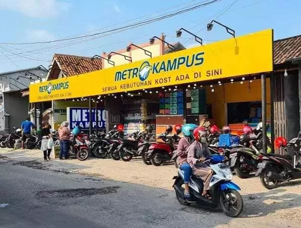 nama toko malah lucu bikin heran © Twitter