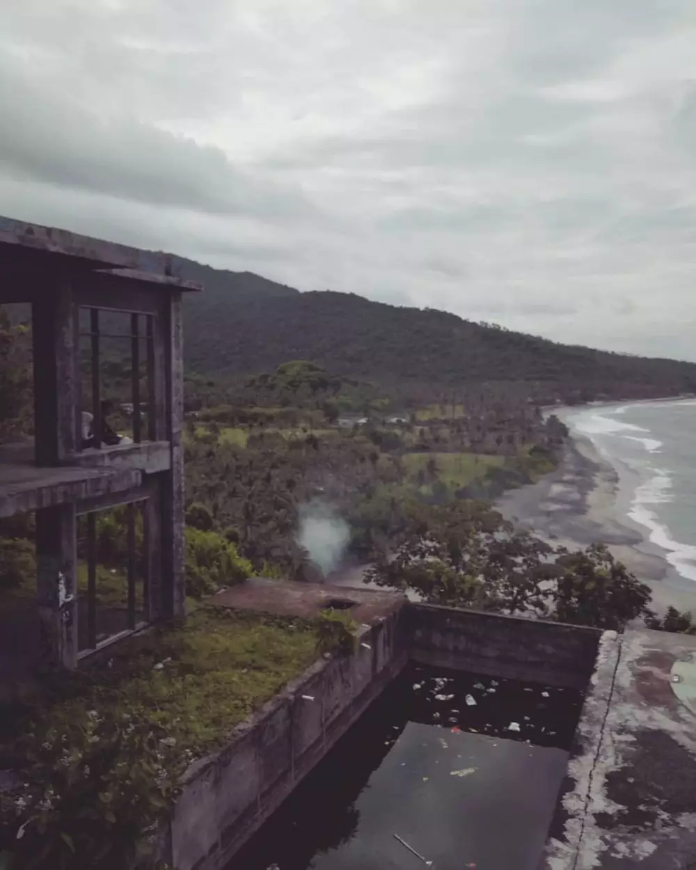 wisata terbengkalai Berbagai sumber