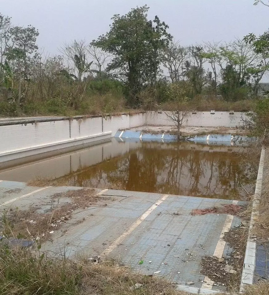 wisata terbengkalai Berbagai sumber