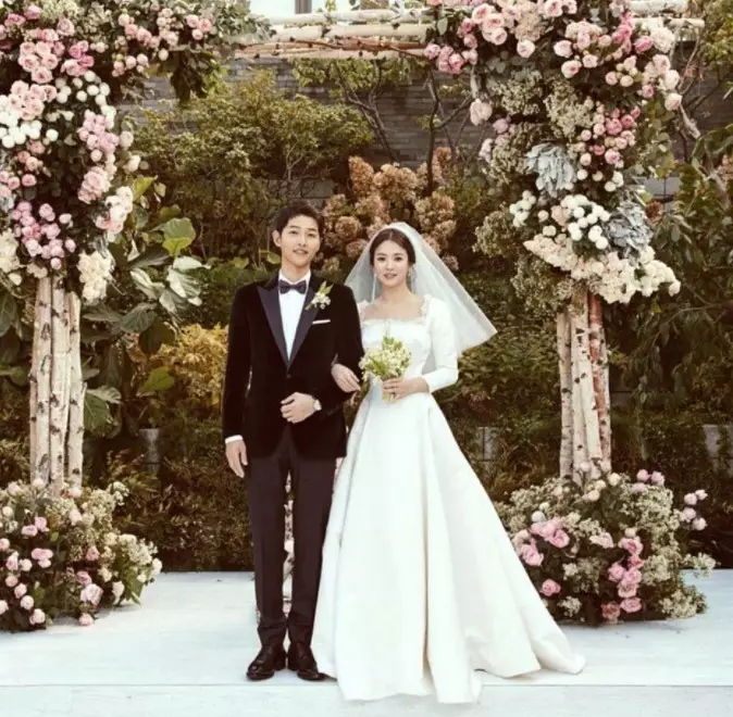 Potret gaun pernikahan seleb Korea © berbagai sumber