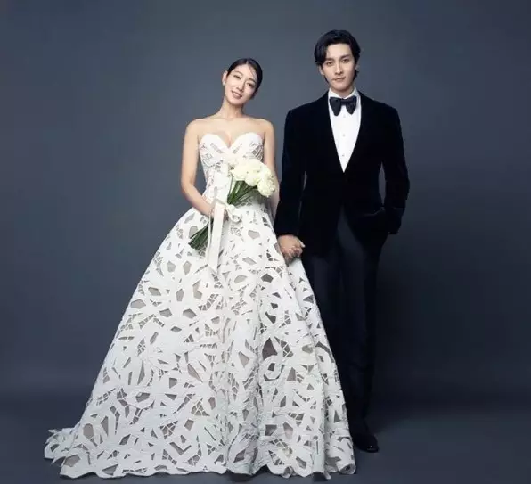Potret gaun pernikahan seleb Korea © berbagai sumber