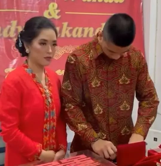 Momen lamaran Michelle Wanda Layangan Putus © Instagram Momen lamaran Michelle Wanda Layangan Putus © Instagram