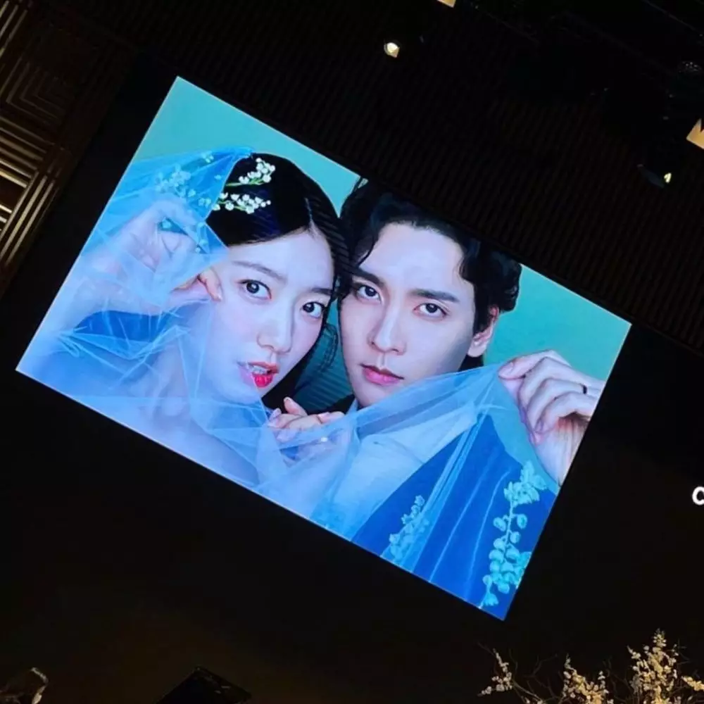 baby bump Park Shin-hye Berbagai sumber