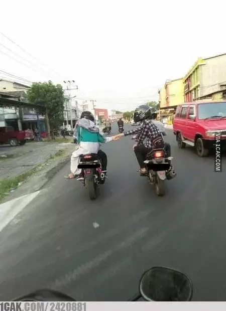 pengen romantis malah jadi gagal © 1cak.com pengen romantis malah jadi gagal © 1cak.com