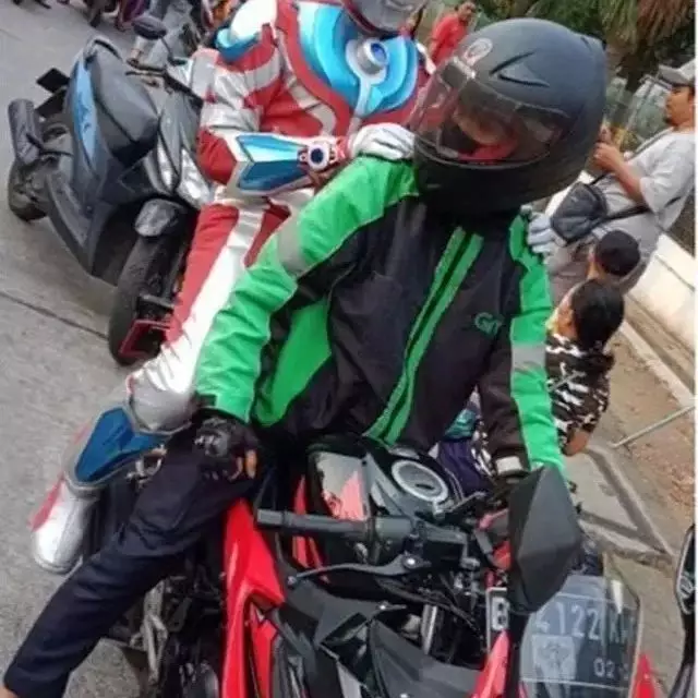 potret kocak gaya penumpang ojek online © 2022 berbagai sumber potret kocak gaya penumpang ojek online © 2022 berbagai sumber