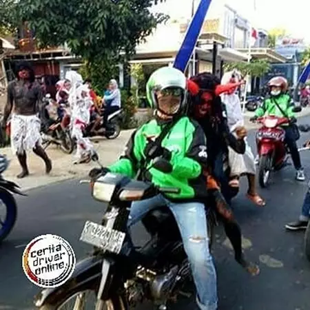 potret kocak gaya penumpang ojek online © 2022 berbagai sumber potret kocak gaya penumpang ojek online © 2022 berbagai sumber